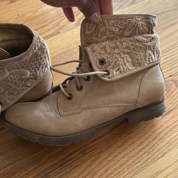 Rock and Candy Women’s Tan Ankle Boot 8.5 - Picture 3 of 6